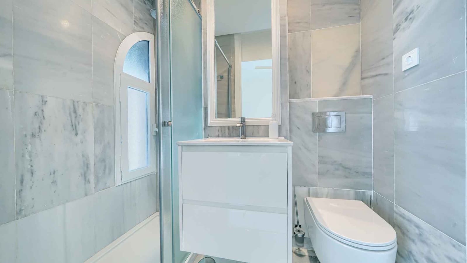 2 Zimmer Apartment zu verkaufen in Marbella mit Pool - 750.000 € (Ref: 8165763)