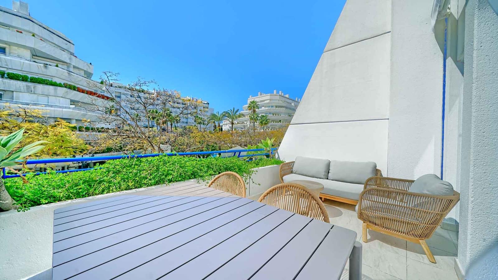 2 Zimmer Apartment zu verkaufen in Marbella mit Pool - 750.000 € (Ref: 8165763)