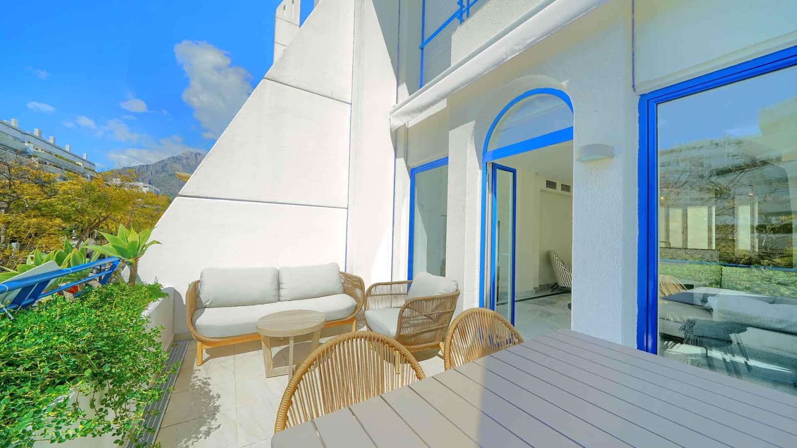 2 Zimmer Apartment zu verkaufen in Marbella mit Pool - 750.000 € (Ref: 8165763)