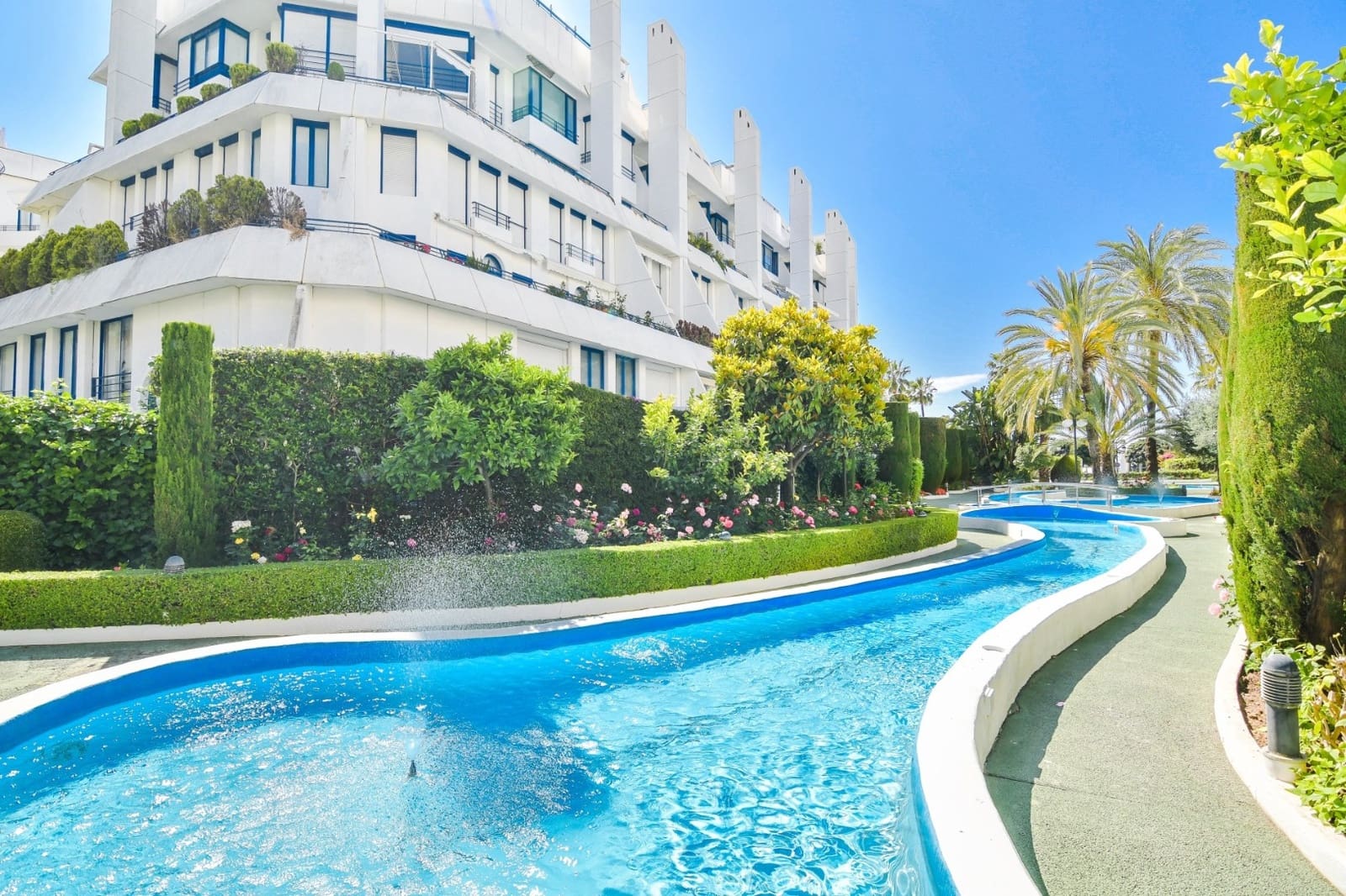 2 Zimmer Apartment zu verkaufen in Marbella mit Pool - 750.000 € (Ref: 8165763)