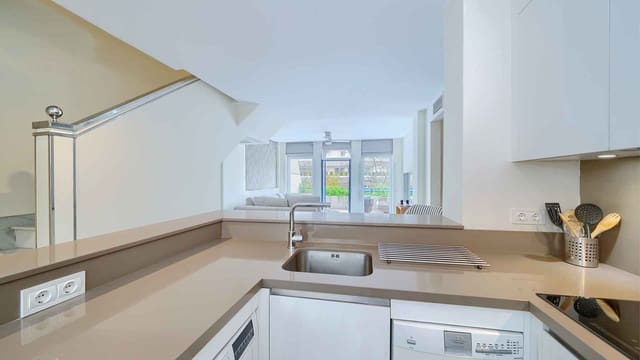 2 Zimmer Apartment zu verkaufen in Playa Bajadilla - Puertos, Marbella mit Pool - 750.000 € (Ref: 8165763)