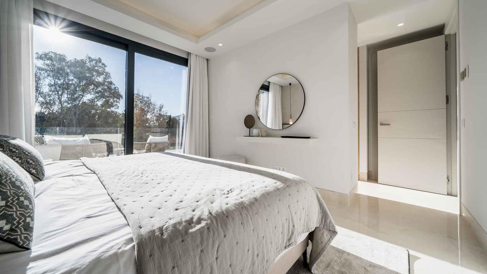 4 soveværelse Villa til salg i Estepona med swimmingpool - € 1.995.000 (Ref: 8201802)