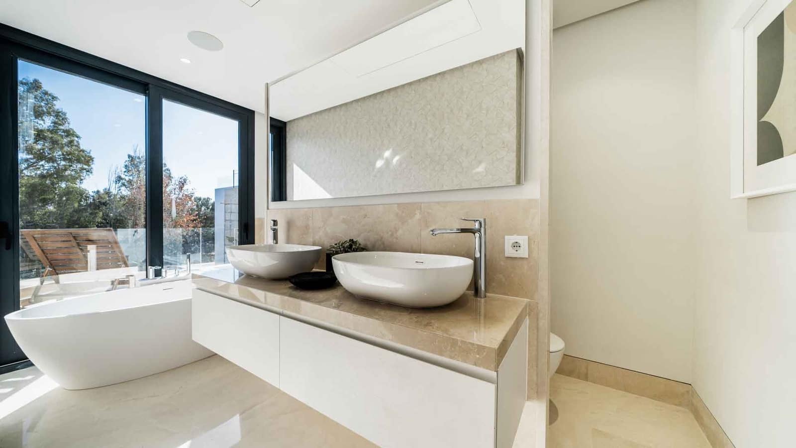 4 soveværelse Villa til salg i Estepona med swimmingpool - € 1.995.000 (Ref: 8201802)