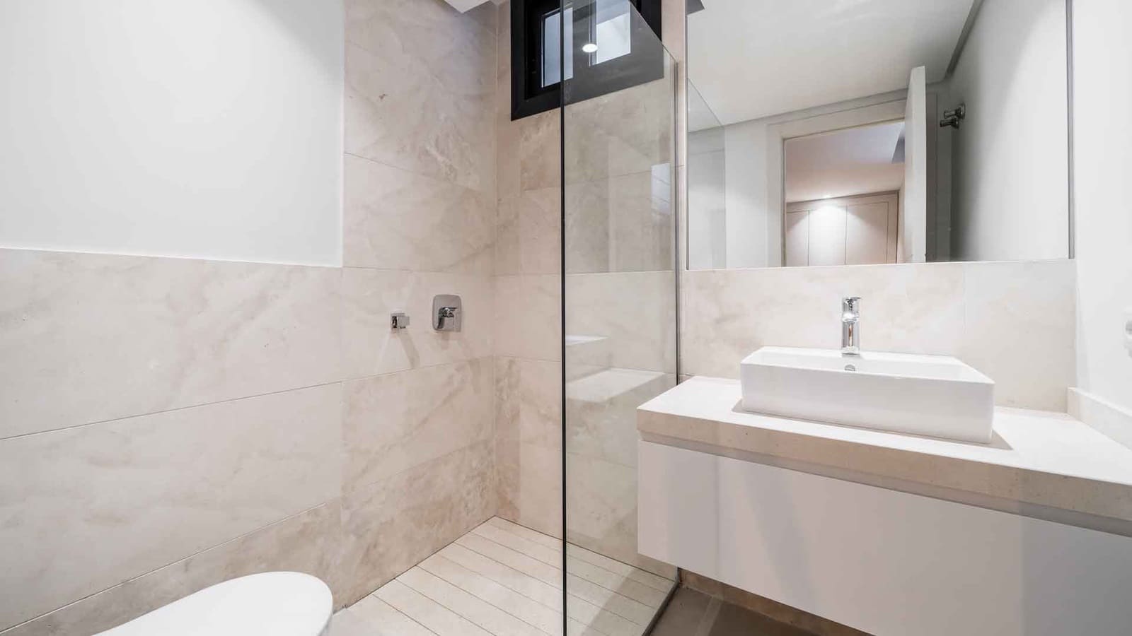 4 soveværelse Villa til salg i Estepona med swimmingpool - € 1.995.000 (Ref: 8201802)