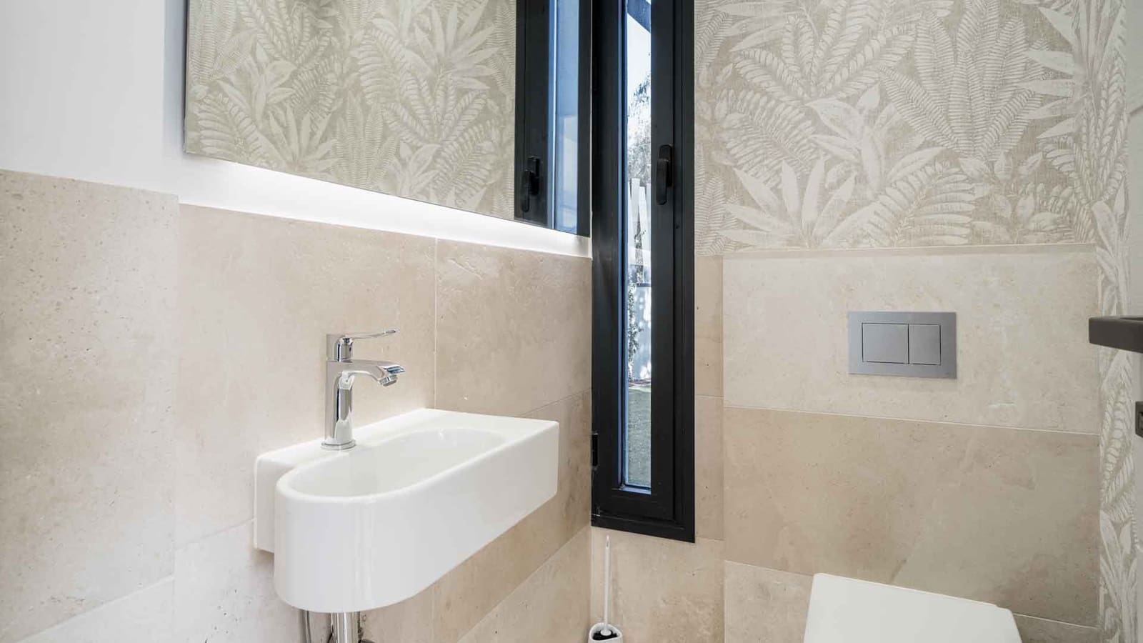 4 soveværelse Villa til salg i Estepona med swimmingpool - € 1.995.000 (Ref: 8201802)