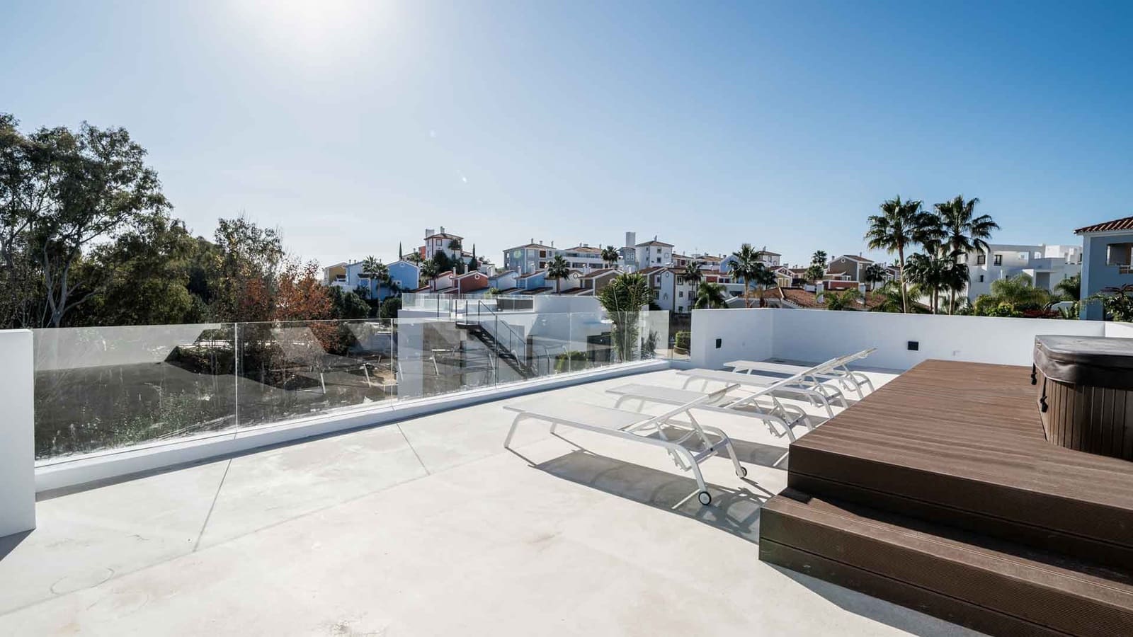 4 soveværelse Villa til salg i Estepona med swimmingpool - € 1.995.000 (Ref: 8201802)