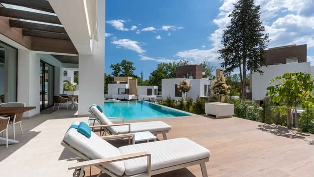 Chalet de 4 habitaciones en La Merced, Marbella en venta con piscina - 4.250.000 € (Ref: 8245038)