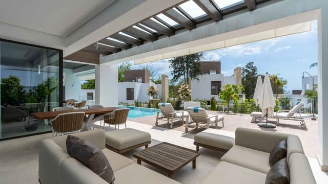 Chalet de 4 habitaciones en La Merced, Marbella en venta con piscina - 4.250.000 € (Ref: 8245038)
