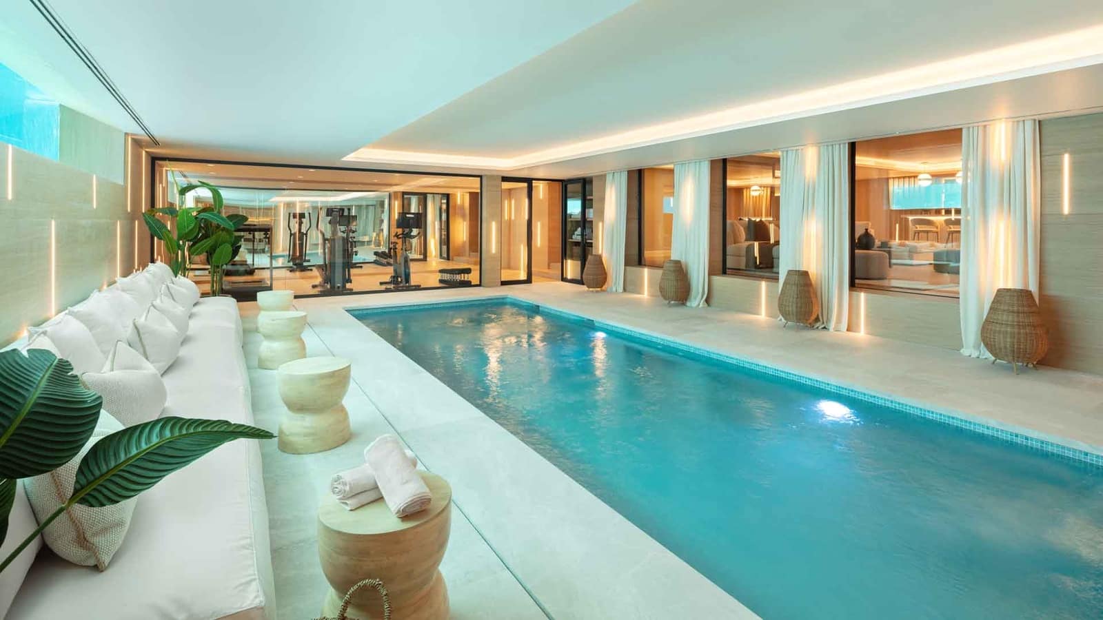 6 sypialnia Willa na sprzedaż w Golden Mile z basenem - 14 500 000 € (Ref: 8250221)