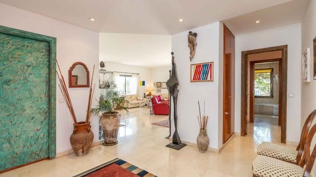 4 bedroom Penthouse for sale in Elviria, Marbella with pool - € 2,490,000 (Ref: 8310652)