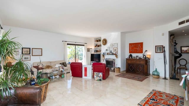 4 bedroom Penthouse for sale in Elviria, Marbella with pool - € 2,490,000 (Ref: 8310652)