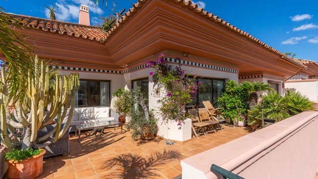 4 bedroom Penthouse for sale in Elviria, Marbella with pool - € 2,490,000 (Ref: 8310652)