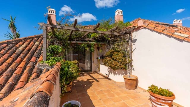 4 bedroom Penthouse for sale in Elviria, Marbella with pool - € 2,490,000 (Ref: 8310652)