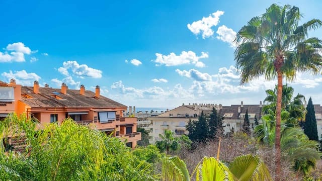 3 soveværelse Penthouse til salg i Lomas De Marbella, Marbella med swimmingpool - € 649.000 (Ref: 832611)