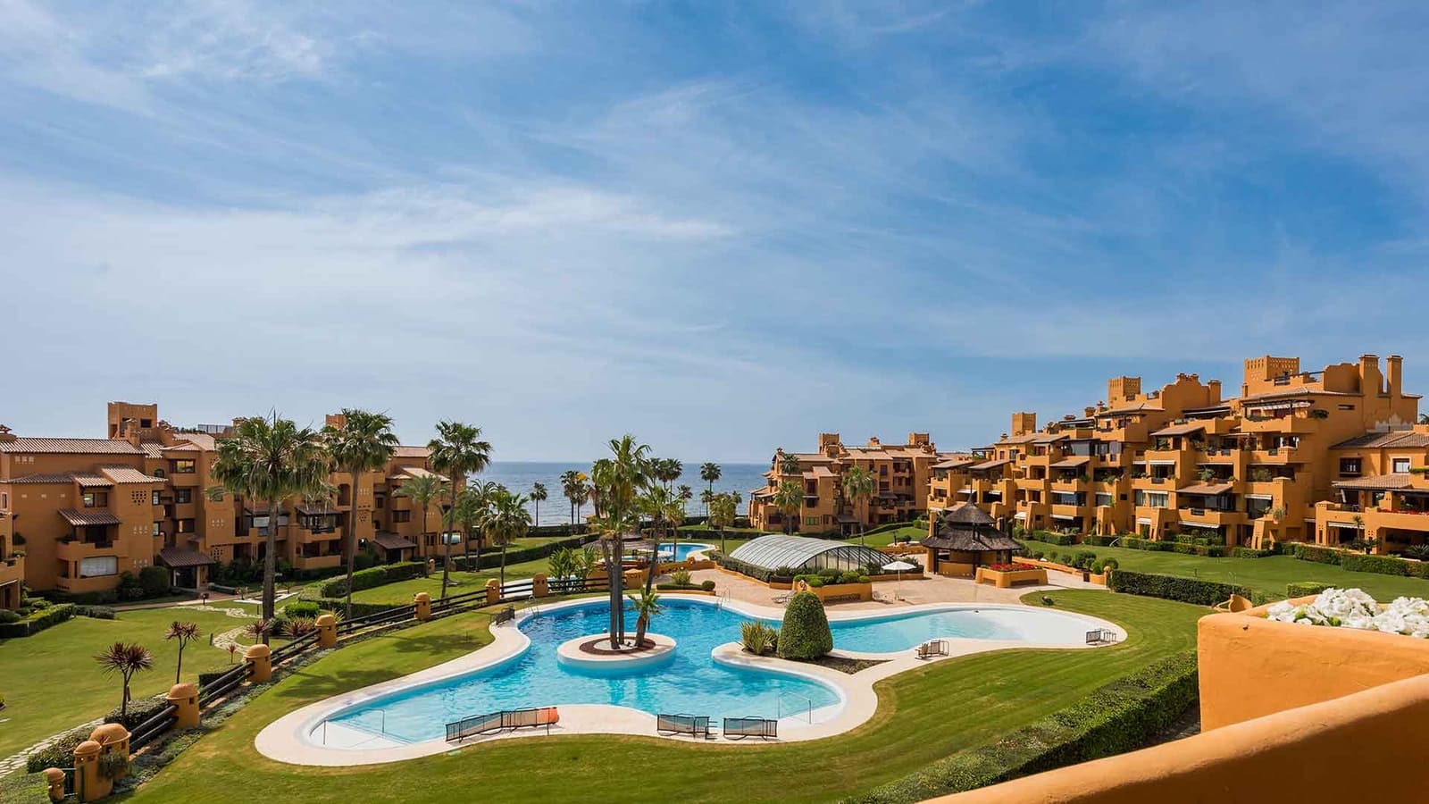 3 soverom Leilighet til salgs i Estepona med svømmebasseng - € 2 395 000 (Ref: 8342980)