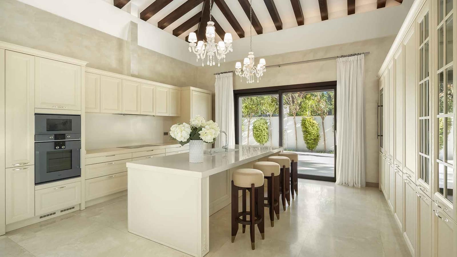 5 soveværelse Villa til salg i Nueva Andalucia med swimmingpool - € 7.500.000 (Ref: 8363029)