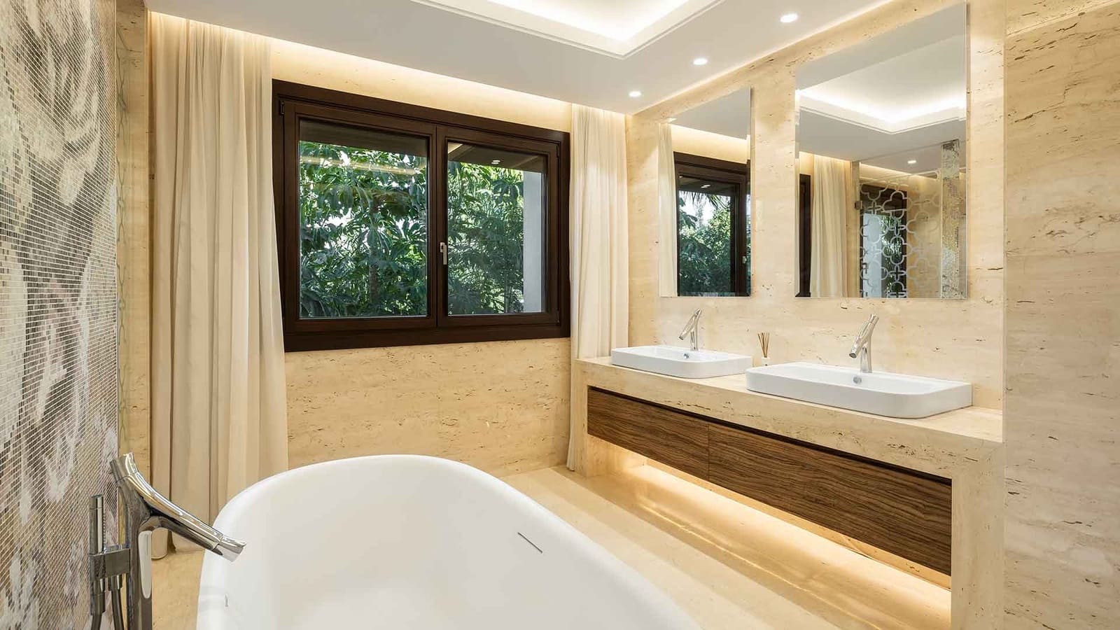 5 soveværelse Villa til salg i Nueva Andalucia med swimmingpool - € 7.500.000 (Ref: 8363029)