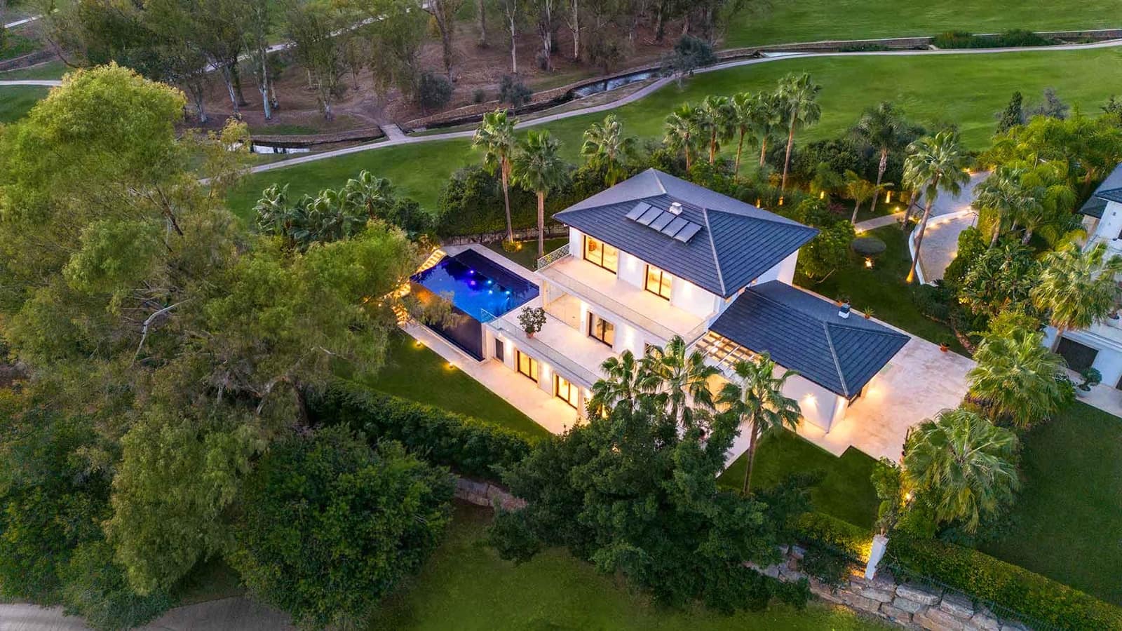 5 soveværelse Villa til salg i Nueva Andalucia med swimmingpool - € 7.500.000 (Ref: 8363029)