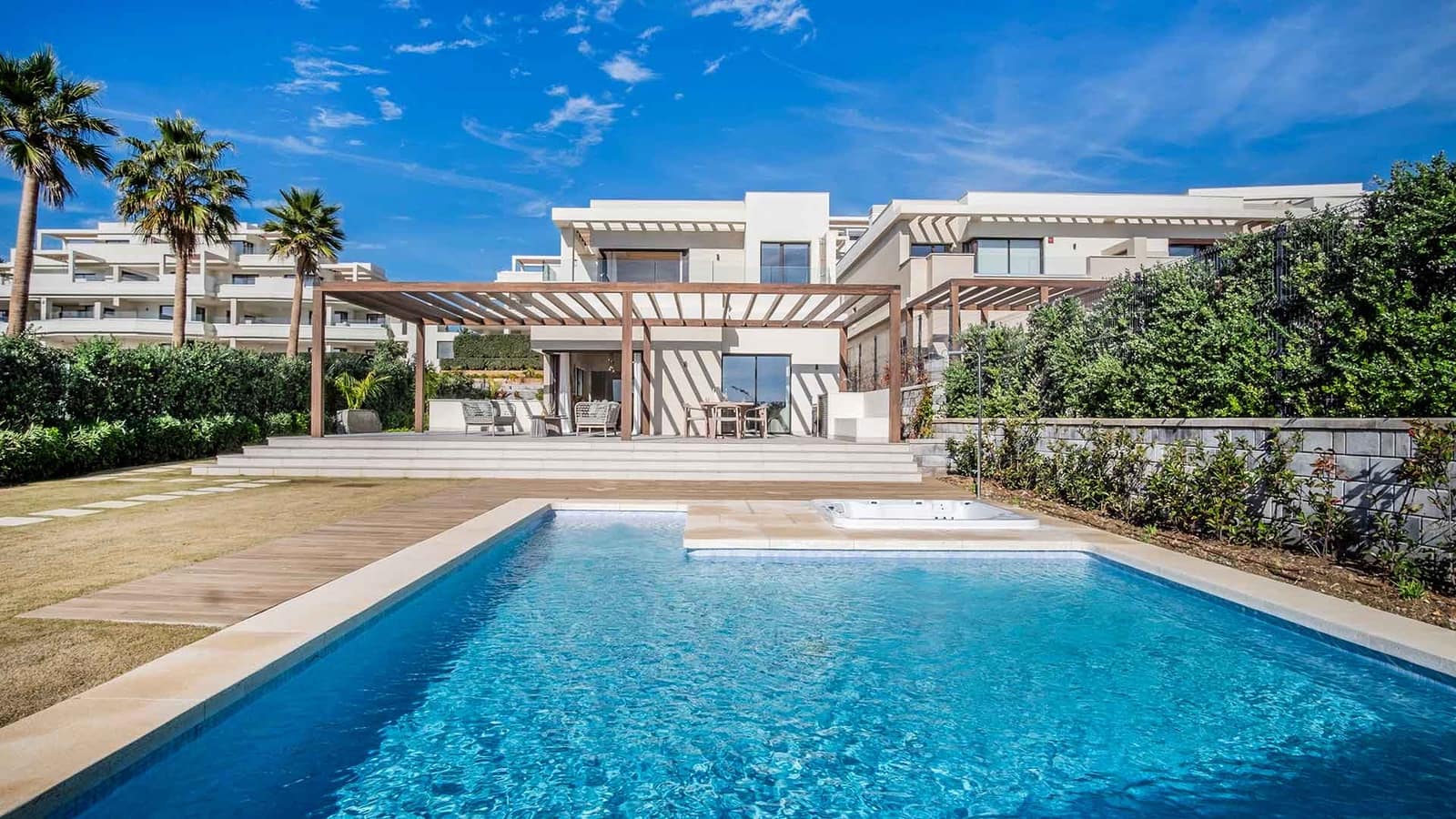 4 soveværelse Villa til salg i Estepona med swimmingpool - € 4.500.000 (Ref: 8417858)