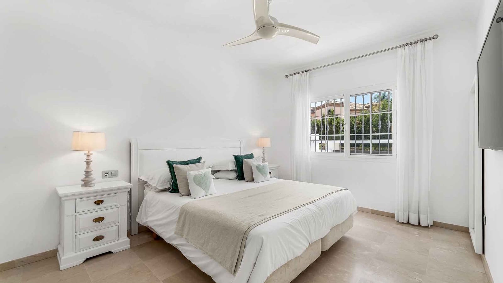 5 soveværelse Villa til salg i Atalaya de Rio Verde med swimmingpool - € 2.700.000 (Ref: 8463869)