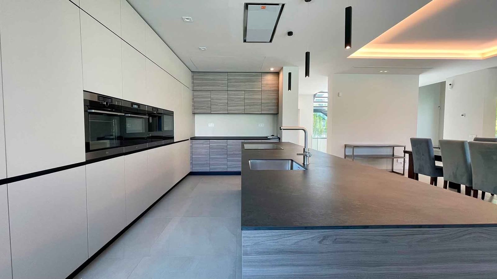 5 bedroom Villa for sale in Golden Mile with pool - € 4,650,000 (Ref: 8482086)