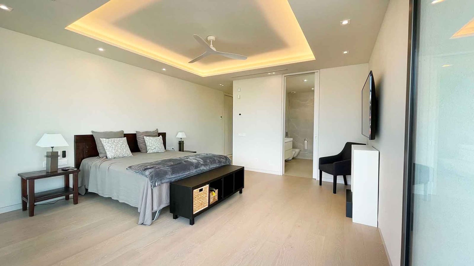 5 bedroom Villa for sale in Golden Mile with pool - € 4,650,000 (Ref: 8482086)