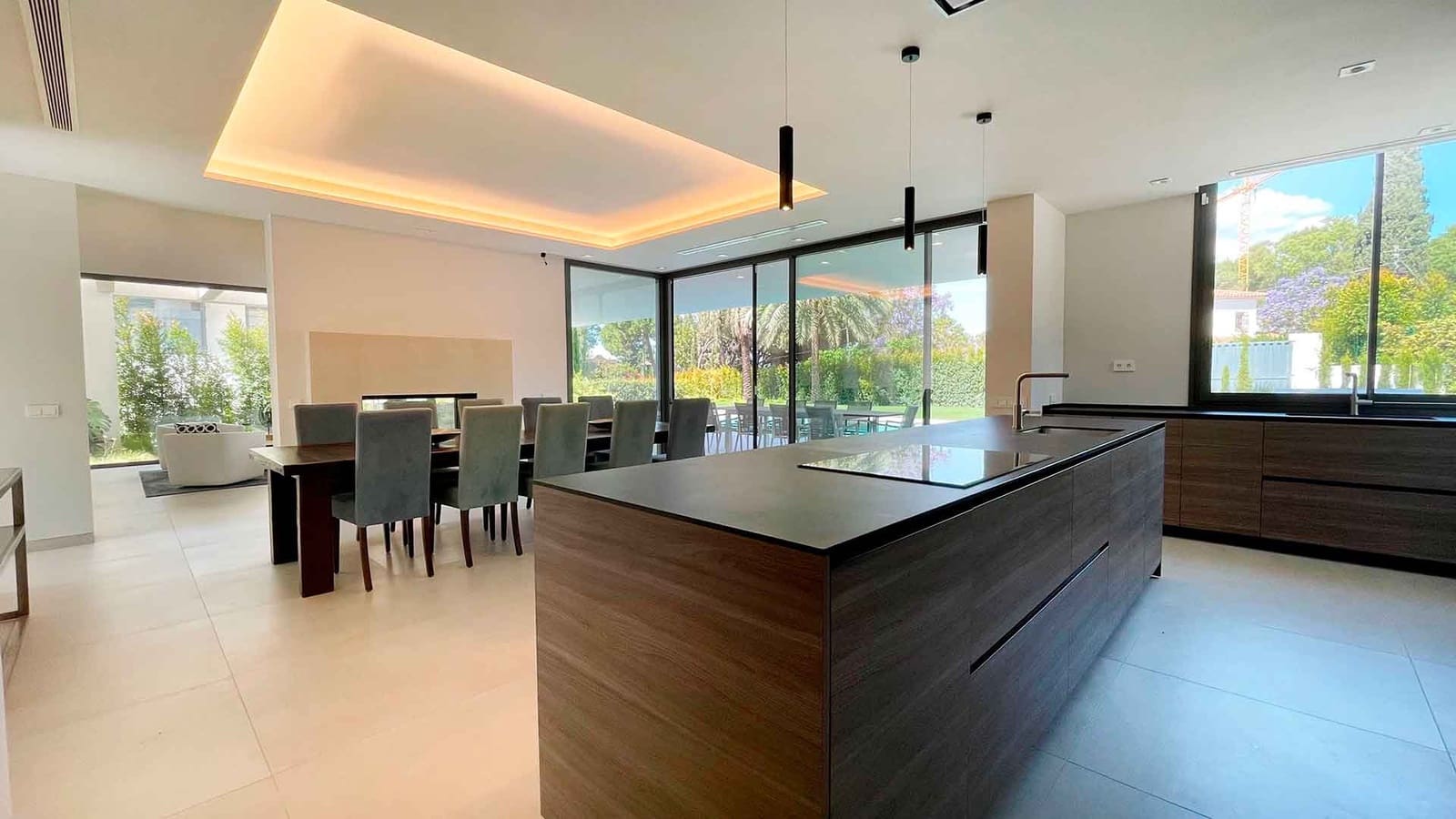 5 bedroom Villa for sale in Golden Mile with pool - € 4,650,000 (Ref: 8482086)