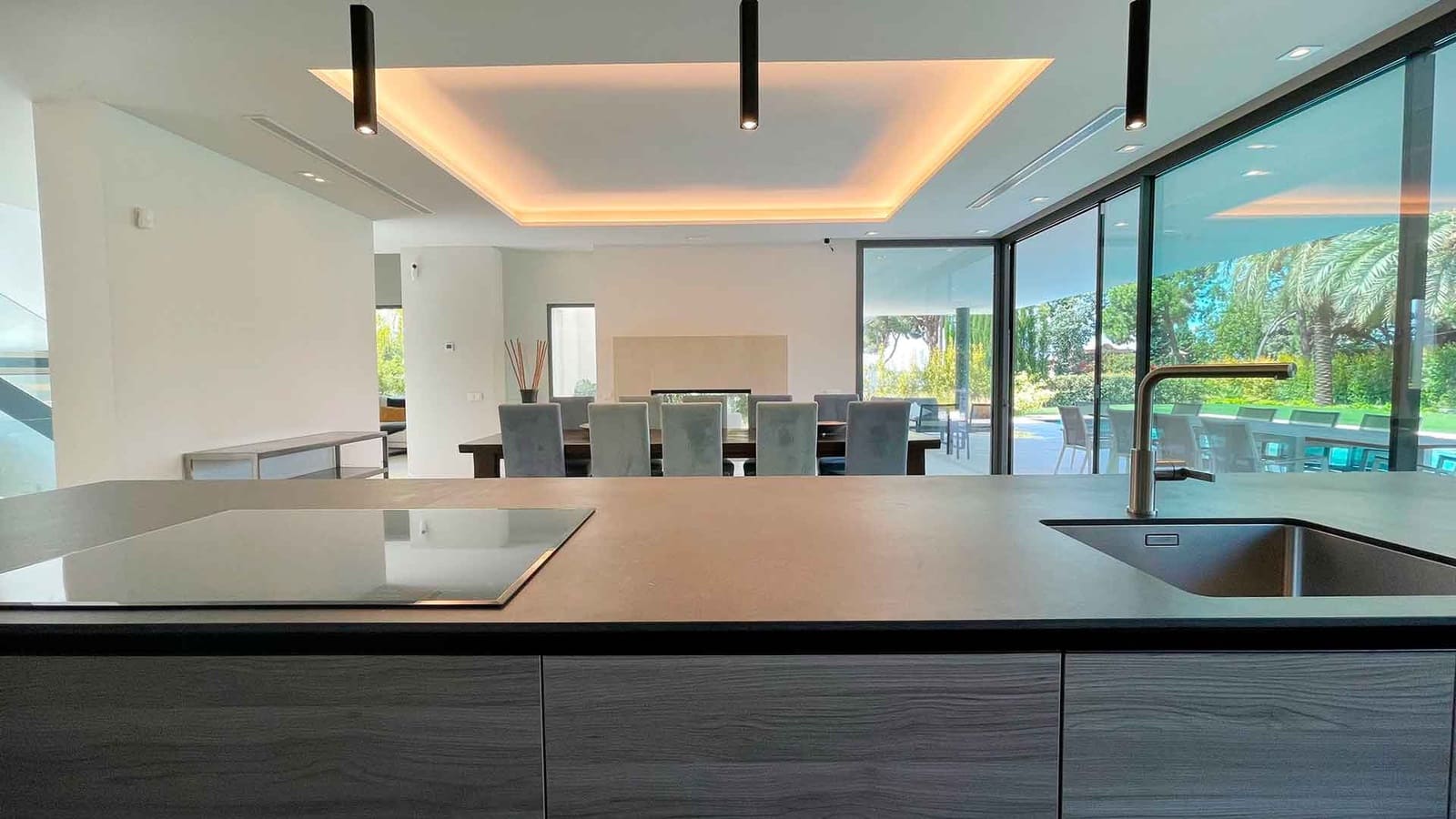 5 bedroom Villa for sale in Golden Mile with pool - € 4,650,000 (Ref: 8482086)