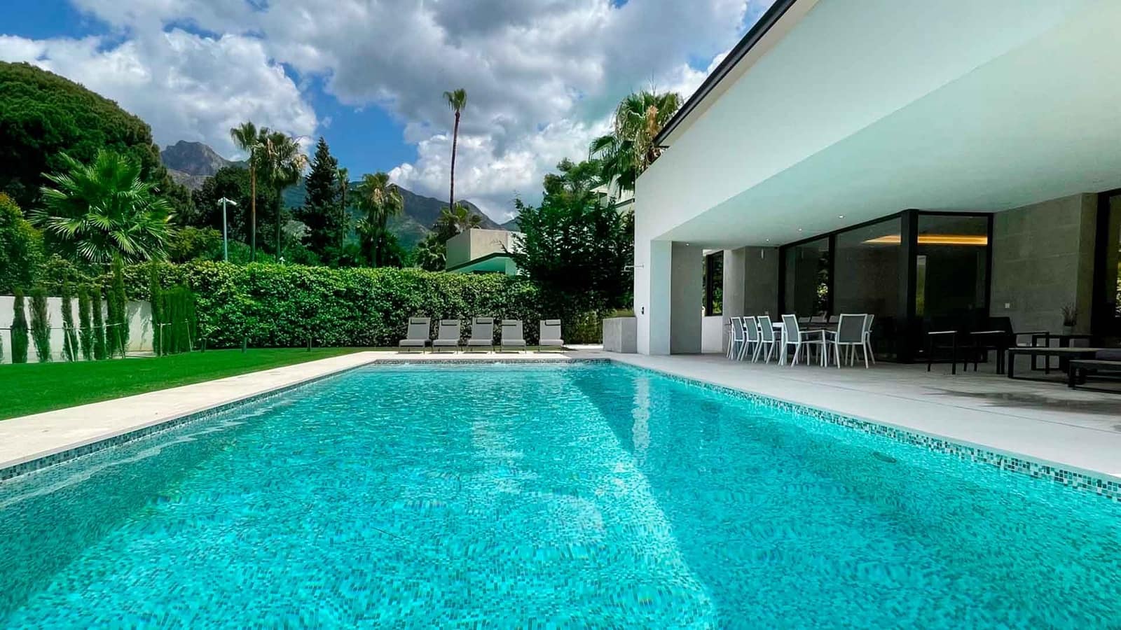 5 bedroom Villa for sale in Golden Mile with pool - € 4,650,000 (Ref: 8482086)