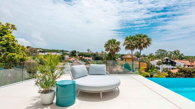 5 chambre Villa/Maison à vendre à Carib Playa, Marbella avec piscine - 3 590 000 € (Ref: 8487818)