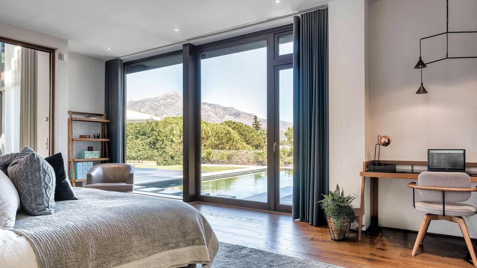 5 chambre Villa/Maison à vendre à Nueva Andalucia avec piscine - 4 395 000 € (Ref: 8534003)