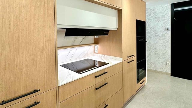 2 soverom Leilighet til salgs i Playa Bajadilla - Puertos, Marbella med svømmebasseng - € 850 000 (Ref: 8576691)