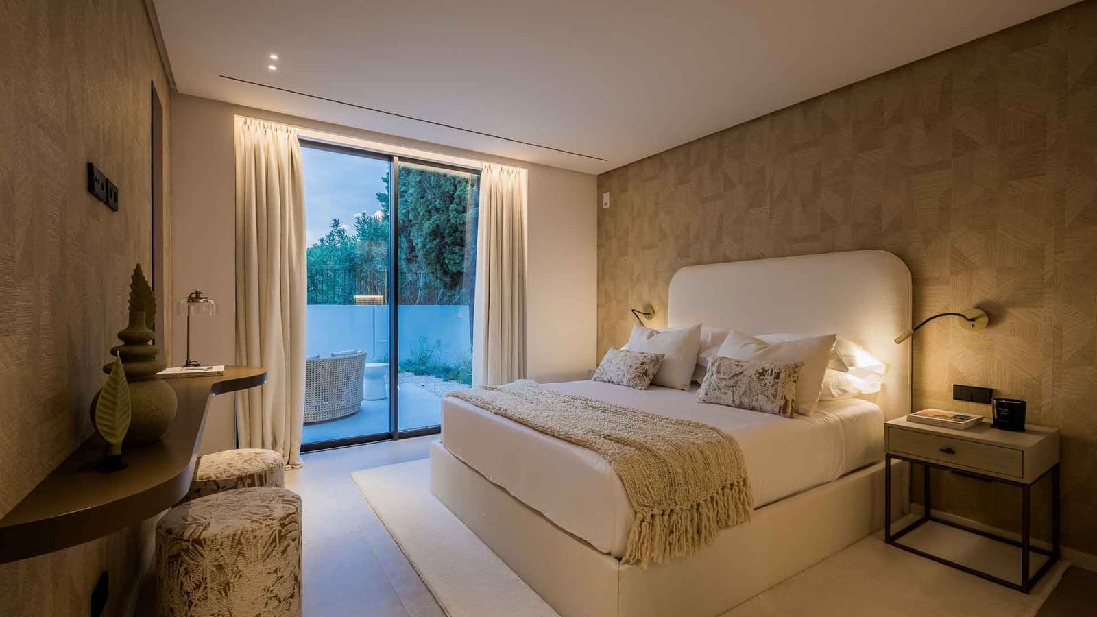 4 sypialnia Willa na sprzedaż w Nueva Andalucia z basenem - 5 975 000 € (Ref: 8580311)