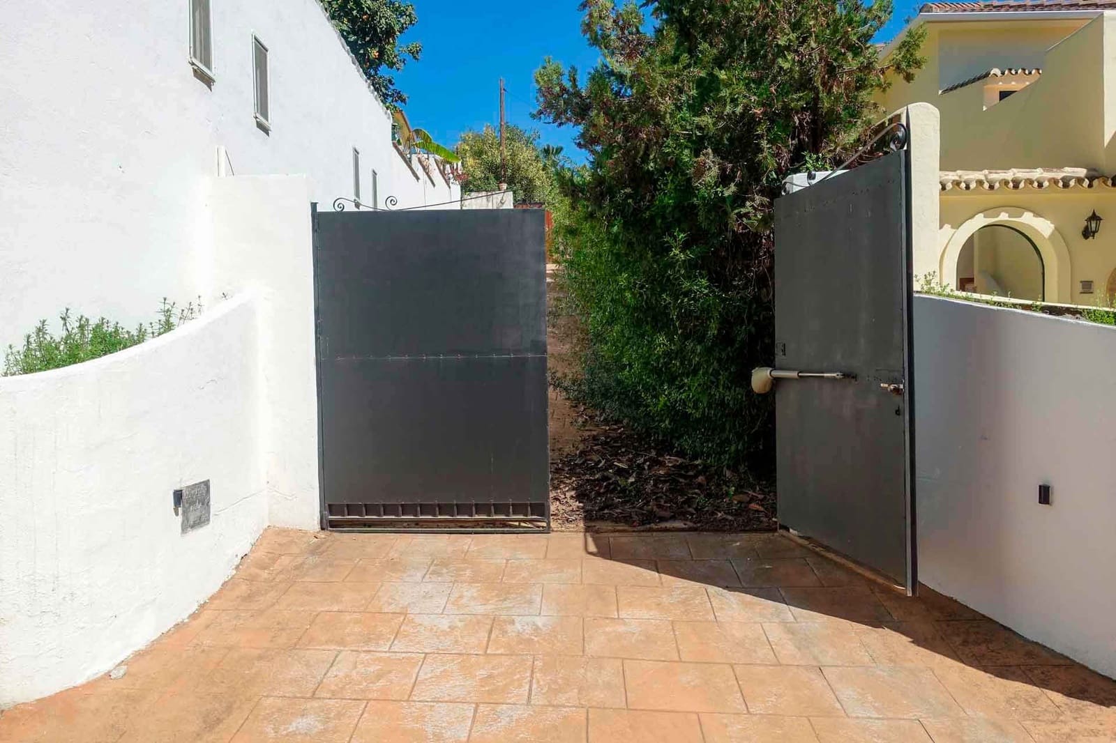 Moradia para venda em Marbella com piscina - 1 975 000 € (Ref: 8582555)