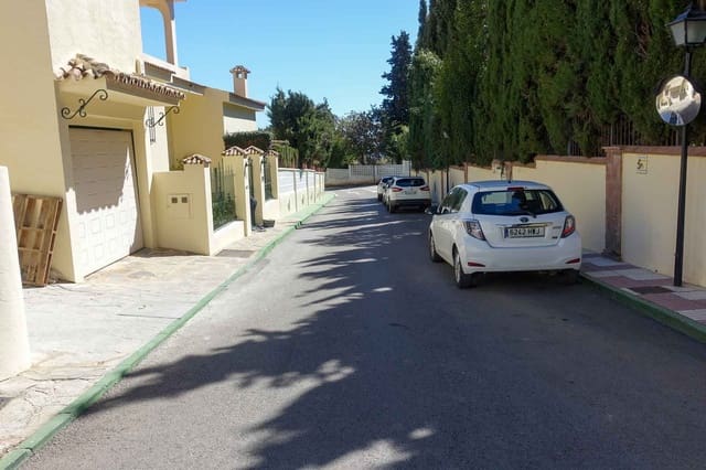 Villa zu verkaufen in Playa Bajadilla - Puertos, Marbella mit Pool - 1.975.000 € (Ref: 8582555)