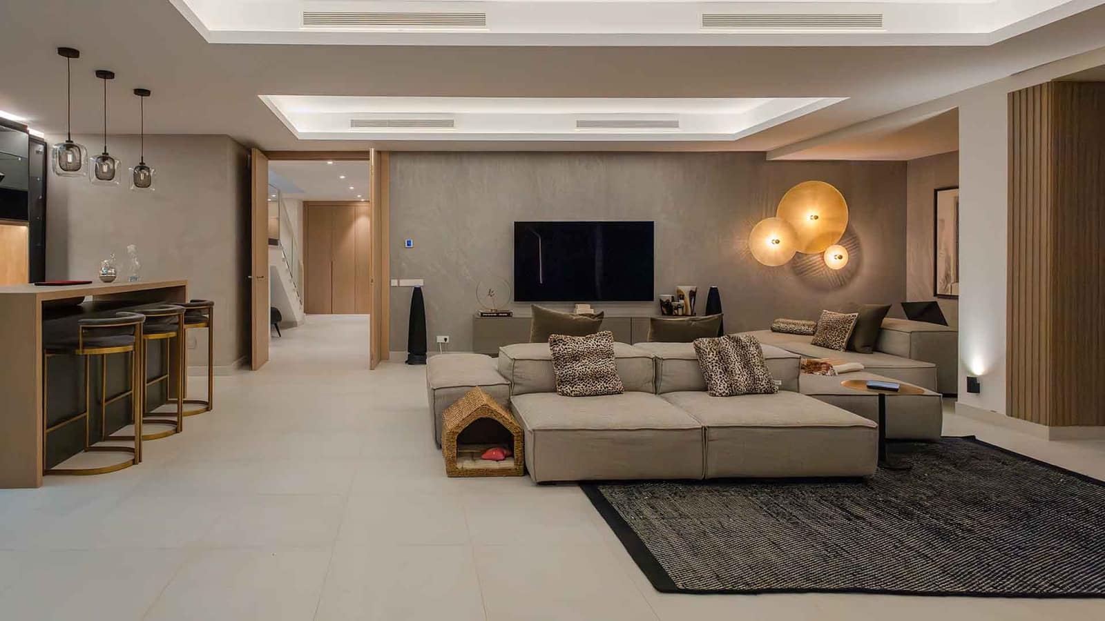 4 soverom Kjedet enebolig til salgs i Nueva Andalucia med svømmebasseng - € 4 750 000 (Ref: 8582557)