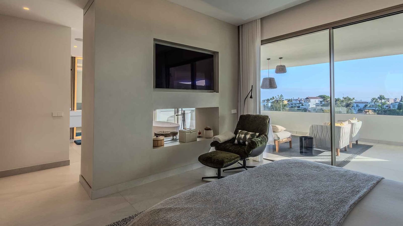 4 soverom Kjedet enebolig til salgs i Nueva Andalucia med svømmebasseng - € 4 750 000 (Ref: 8582557)