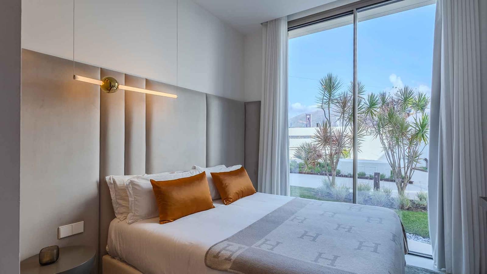 4 soverom Kjedet enebolig til salgs i Nueva Andalucia med svømmebasseng - € 4 750 000 (Ref: 8582557)