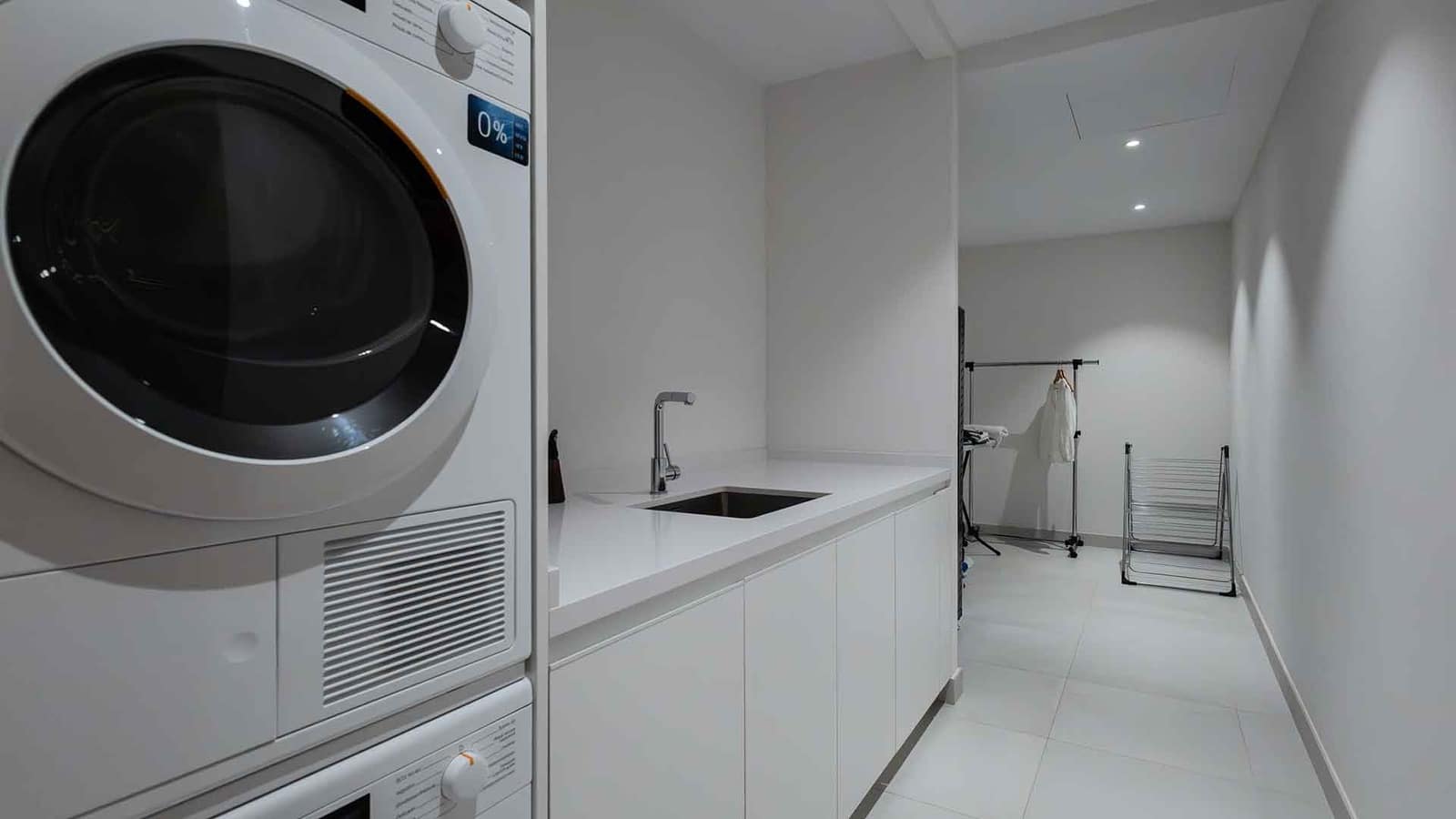 4 soverom Kjedet enebolig til salgs i Nueva Andalucia med svømmebasseng - € 4 750 000 (Ref: 8582557)