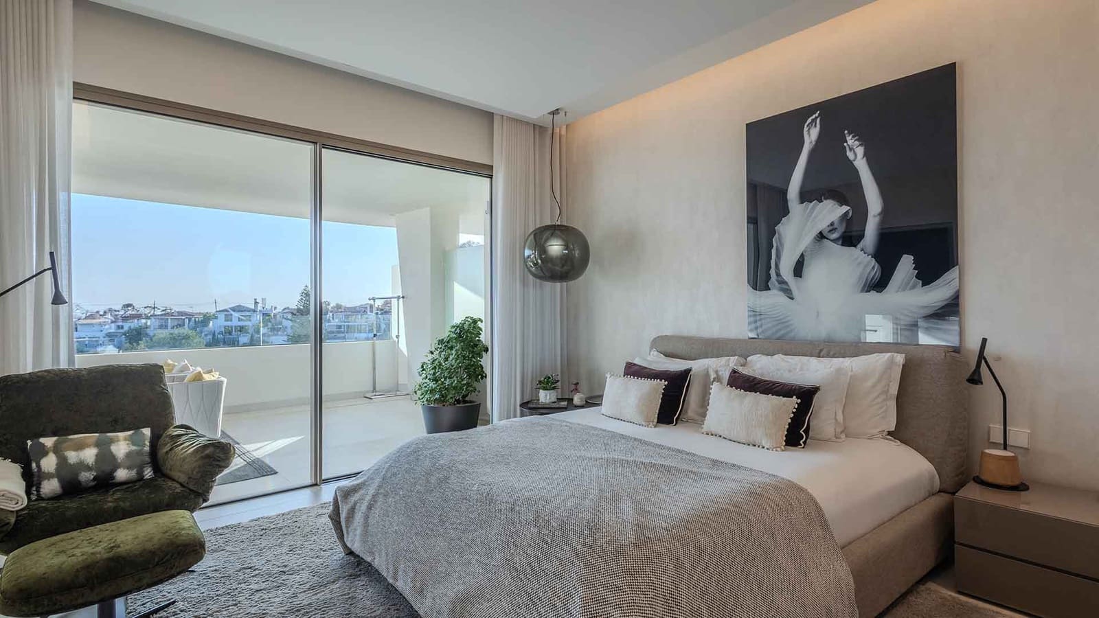 4 soverom Kjedet enebolig til salgs i Nueva Andalucia med svømmebasseng - € 4 750 000 (Ref: 8582557)