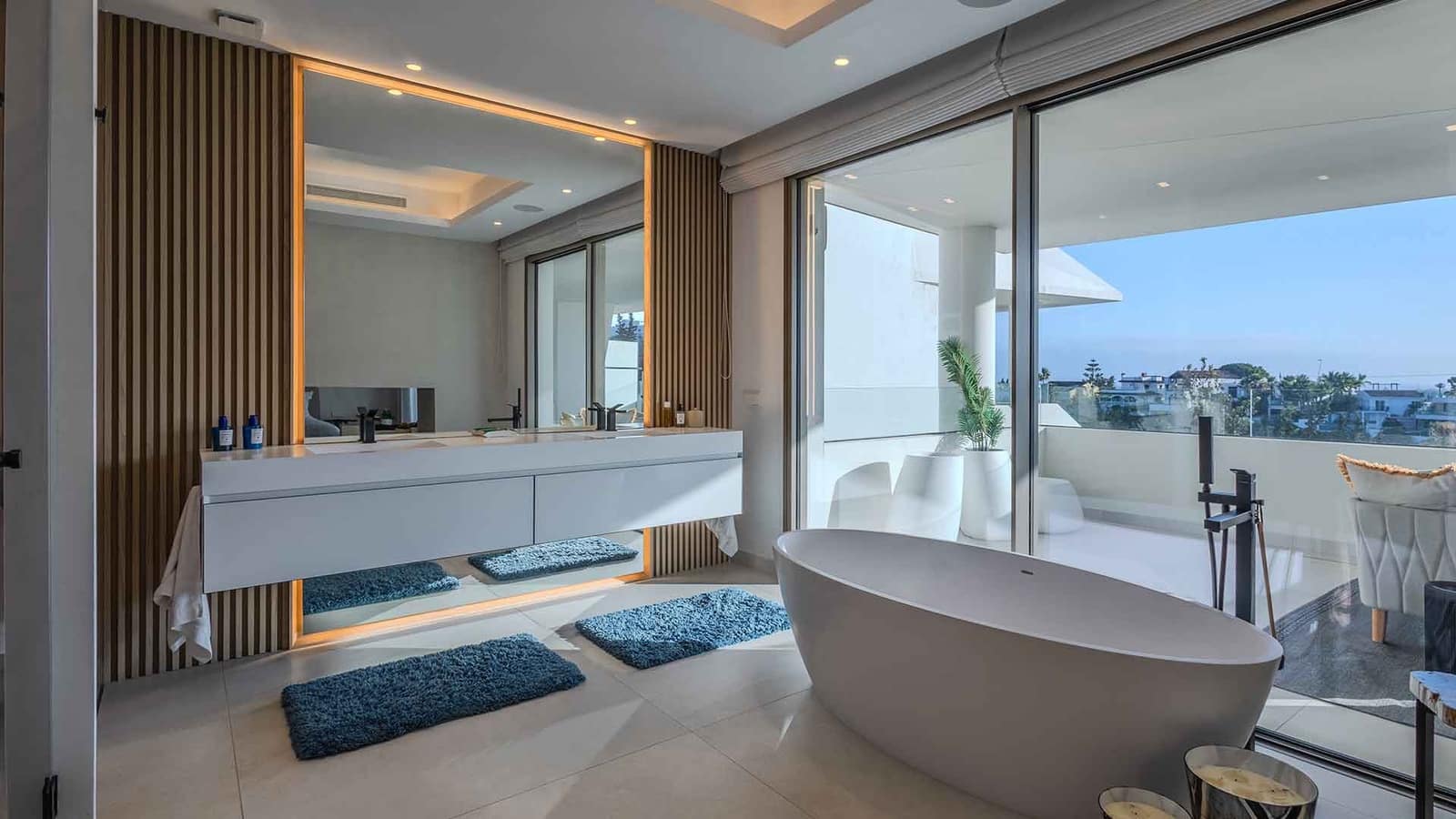 4 soverom Kjedet enebolig til salgs i Nueva Andalucia med svømmebasseng - € 4 750 000 (Ref: 8582557)