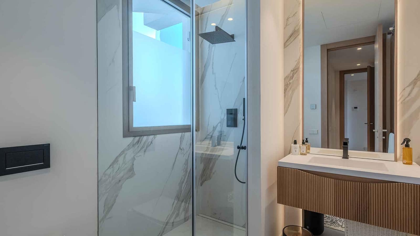 4 soverom Kjedet enebolig til salgs i Nueva Andalucia med svømmebasseng - € 4 750 000 (Ref: 8582557)