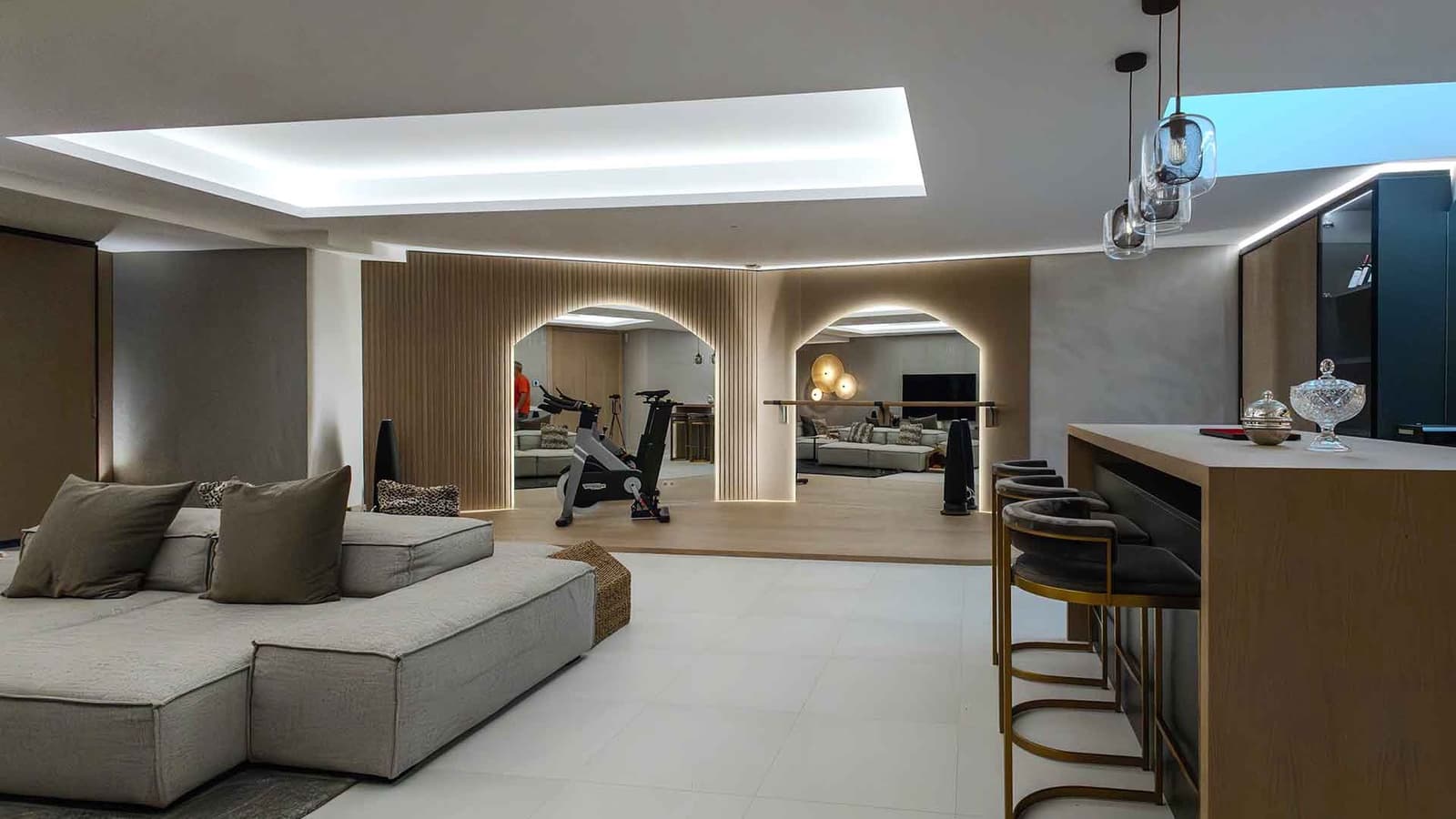 4 soverom Kjedet enebolig til salgs i Nueva Andalucia med svømmebasseng - € 4 750 000 (Ref: 8582557)