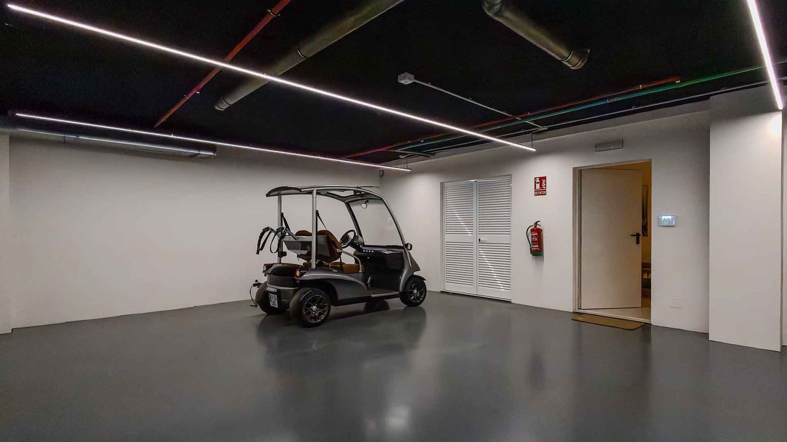 4 soverom Kjedet enebolig til salgs i Nueva Andalucia med svømmebasseng - € 4 750 000 (Ref: 8582557)