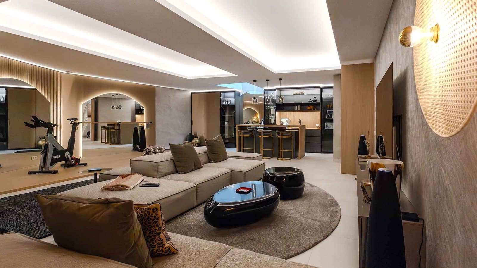 4 soverom Kjedet enebolig til salgs i Nueva Andalucia med svømmebasseng - € 4 750 000 (Ref: 8582557)