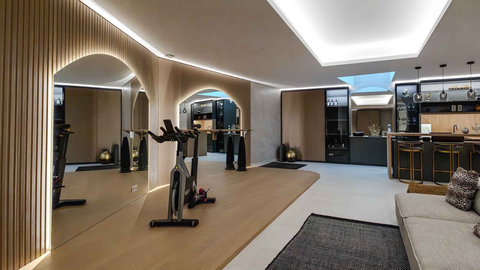 4 soverom Kjedet enebolig til salgs i Nueva Andalucia med svømmebasseng - € 4 750 000 (Ref: 8582557)