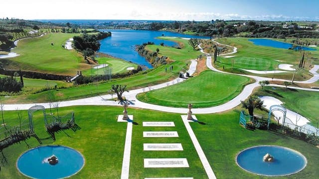 4 bedroom Villa for sale in Los Flamingos, Benahavís with pool - € 2,630,000 (Ref: 8608277)