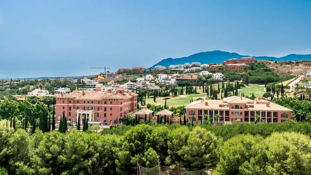 4 bedroom Villa for sale in Los Flamingos, Benahavís with pool - € 2,630,000 (Ref: 8608277)