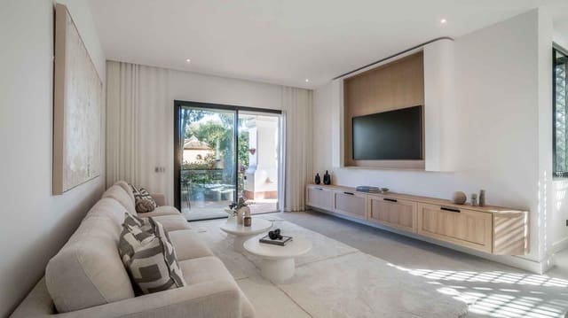Apartamento de 3 habitaciones en Lomas De Marbella, Marbella en venta con piscina - 1.995.000 € (Ref: 8615254)