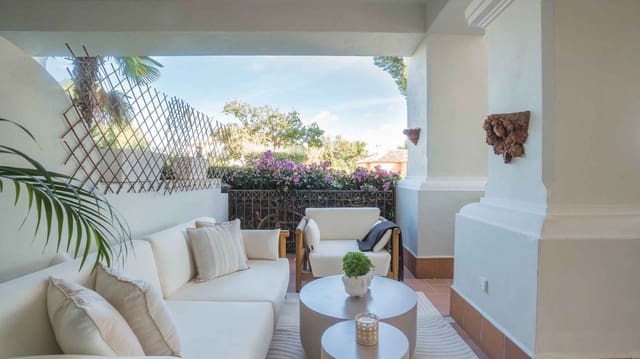 Apartamento de 3 habitaciones en Lomas De Marbella, Marbella en venta con piscina - 1.995.000 € (Ref: 8615254)